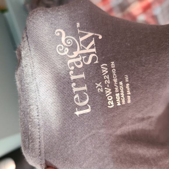 NWOT Terra and Sky gray long sleeve v neck top size 2X - Picture 6 of 6